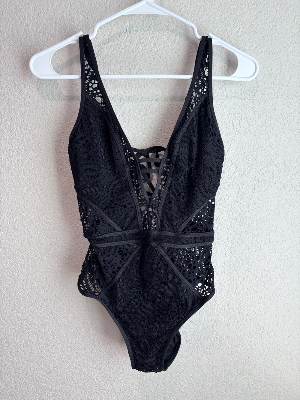 Becca by Rebecca Virtue Color Play Plunge Neck One Piece Swimsuit Black Size XS